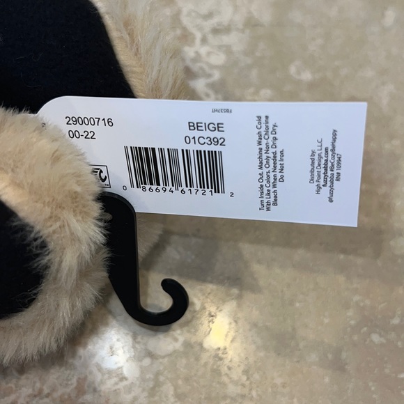 🐻 Fuzzy Bubba Slipper Socks New One Size Color Beige - Picture 3 of 5